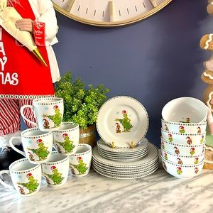 Holiday Christmas The grinch salad plates set of 4